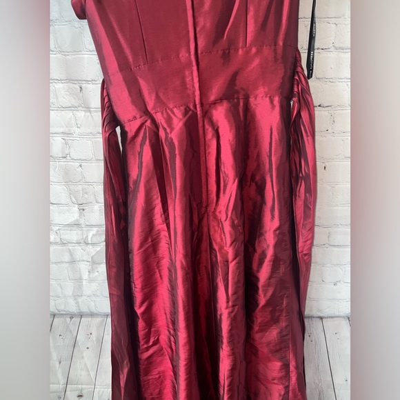 Beautifully Modest Red Sleeveless Formal Long Dress size 6 - Picture 15 of 15